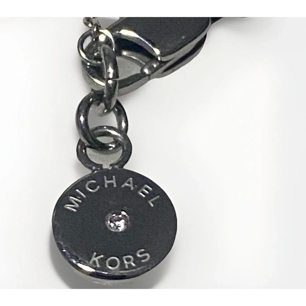MICHAEL KORS SILVER TONE CRYSTAL BAGUETTE BARREL PENDANT NECKLACE-MKJ4950